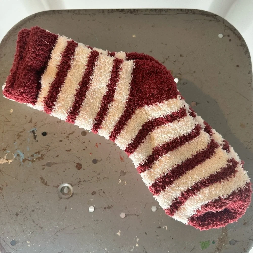 Cuddl Duds Plushfill Lounge Socks in Pink and White 3 Pair